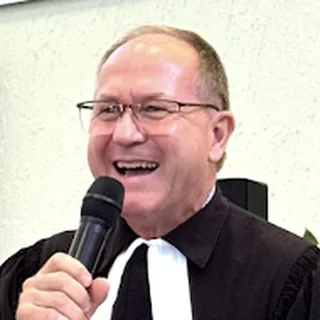 Pastor Danilo Starosky